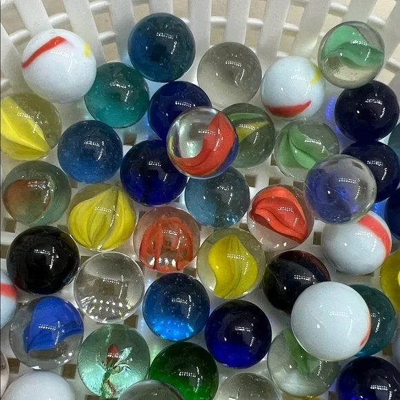 #6 Vintage Marbles Over 100 ESTATE FIND Shooters Iridescent Superman Confetti - Picture 3 of 11